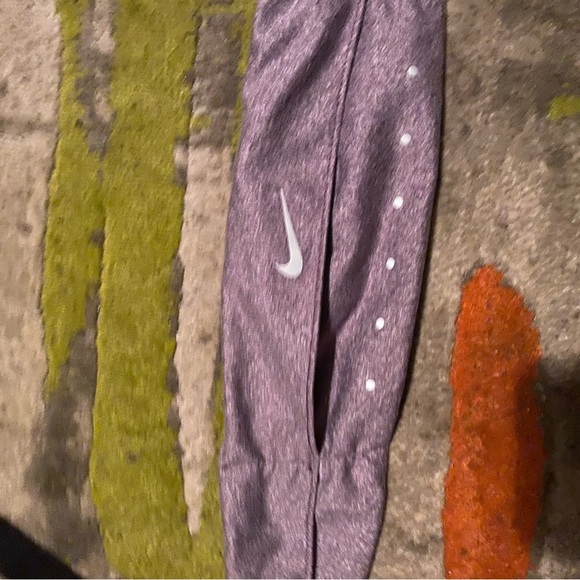 Nike waist band an sweatshirt. - Picture 5 of 5